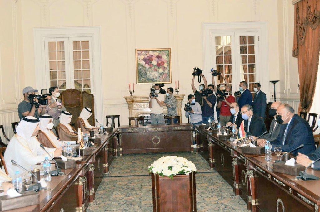 جلسة مشاورات بين شكري ووزير الخارجية القطري