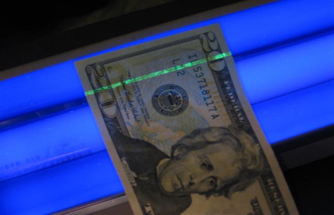 نيابة الإسكندرية تأمر بحبس مروج عملات مزورة بالعامرية