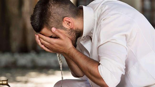 من الذي علّم رسول الله طريقة الوضوء والصلاة؟
