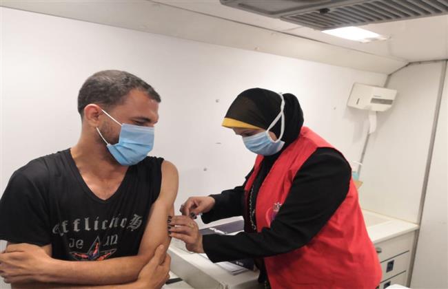  محافظ المنيا : إقبال كبير على المركز المتنقل للقاحات فيروس كورونا  