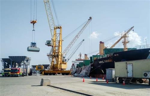 ميناء دمياط يستقبل 21 سفينة ومغادرة قطار بحمولة 1350 طن قمح