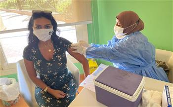   رانيا يوسف تتلقى لقاح فيروس كورونا