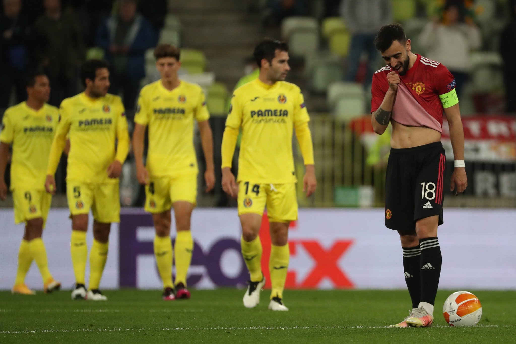 مانشستر وفياريال يتوجهان لركلات الترجيح