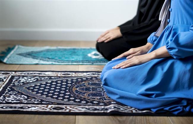 ما حكم صلاة المرأة بالبنطلون؟.. الإفتاء تجيب
