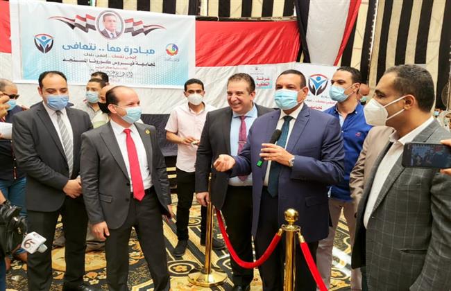 محافظ البحيرة يتفقد مراكز لقاحات كورونا بأرض المعارض