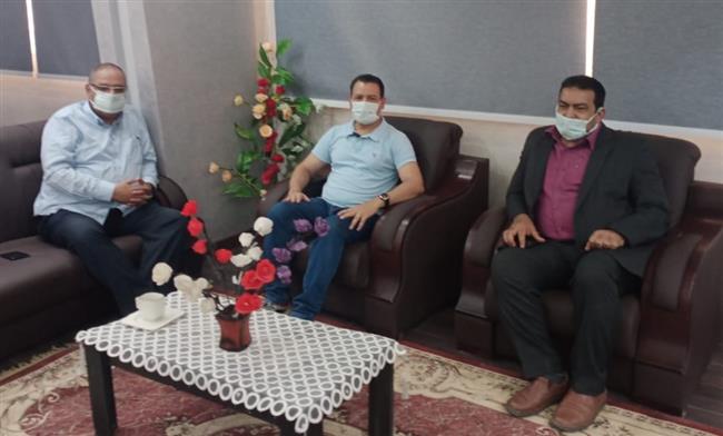 رئيس جامعة الوادي الجديد يبحث إنشاء مقر لتدريس اللغات