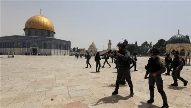 عشرات المستوطنين يقتحمون الأقصى.. واعتقال 11 فلسطينيا