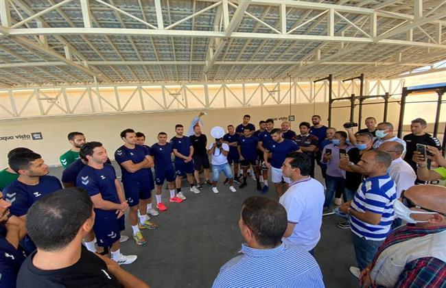 "صبحي" يلتقي المنتخب الوطني لكرة اليد بالغردقة