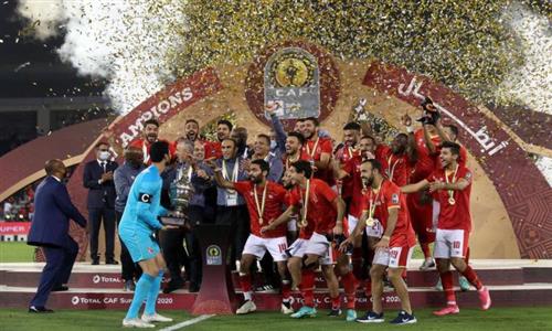 الأهلى يلغى احتفاله بالسوبر بعد وفاة والدتى قمصان وأجايى