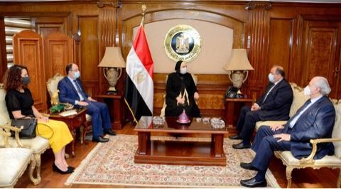 التجارة تبحث مع رئيس المجلس الاقتصادي اللبناني تعزيز الاستثمارات بين البلدين