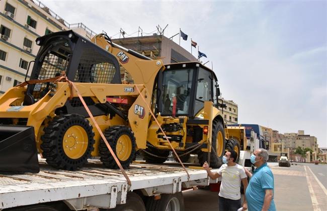 محافظ أسوان يكلف السكرتير العام بتفقد معدات النظافة الجديدة