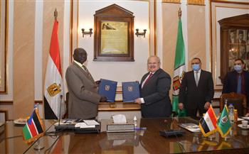  الخشت يوقع مذكرة تفاهم مع رئيس جامعة جون قرنق بجنوب السودان 
