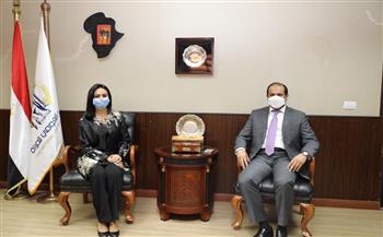   السفير الإماراتي يلتقي رئيس "القومي للمرأة" ويقترح إنشاء مجلس سيدات مصري إماراتي 