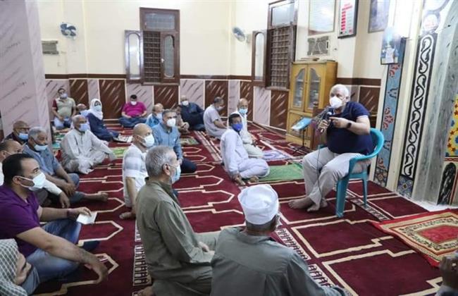 محافظ الوادي الجديد يلتقي أهالي حي المروة بمدينة الخارجة