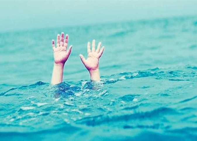 انتشال الجثة الثانية لحادث غرق شابين بالإسكندرية