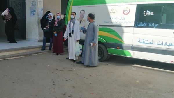 «ضمن حياة كريمة».. الكشف بالمجان على 974 مواطنا فى قنا