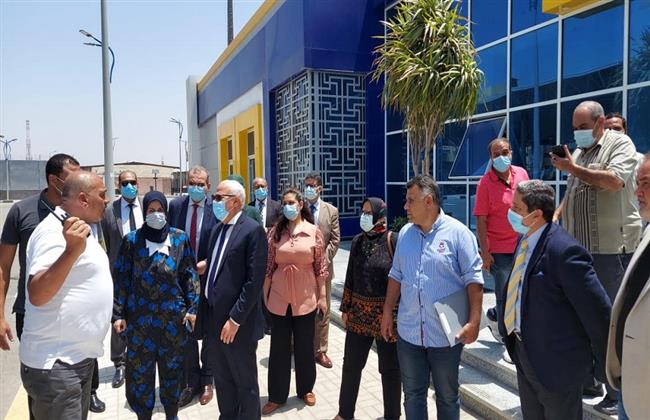 محافظ بورسعيد والمدير التنفيذي لصندوق تطوير العشوائيات يتفقدان الميناء البري الجديد بالضواحي