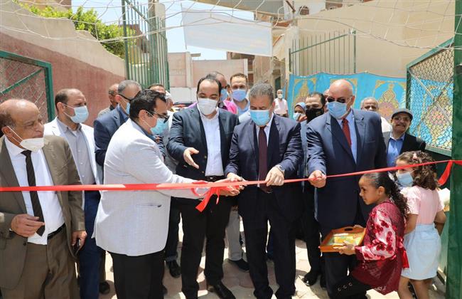 محافـظ المنوفية يفتتح مشروع محطة رفع صرف صحي وملعب خماسي