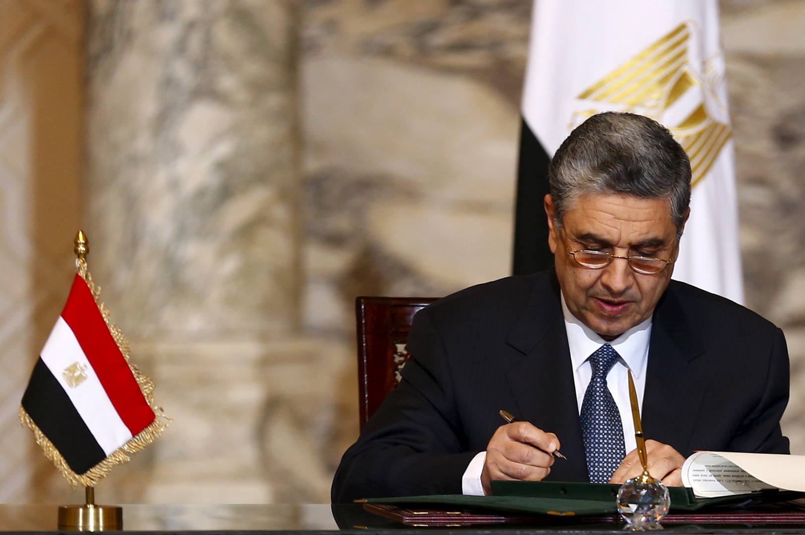 وزير الكهرباء من منتدى الاستثمار بإفريقيا: مصر أصبحت مركزا للربط الكهربائى
