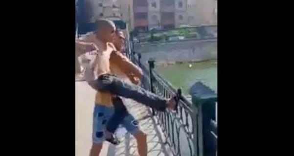  شابان يلقيان طفلا بترعة من أعلى كوبرى فى البحيرة