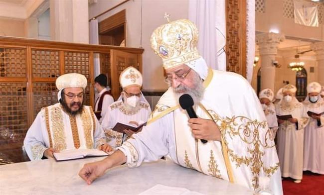 البابا تواضروس يدشن كنيسة القديسين بالإسكندرية