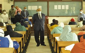   رئيس جامعة المنيا يتابع تطبيق الإجراءات الاحترازية خلال امتحانات نهاية العام 