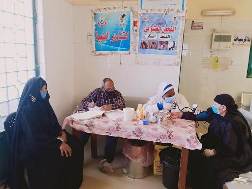صحة المنيا تنظم قافلة طبية لخدمة أهالي منشأة الدهب القبلية