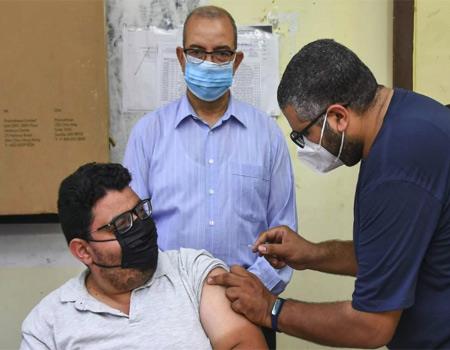 «تعليم بورسعيد» يواصل تطعيم المعلمين بـ«لقاح كورونا» 