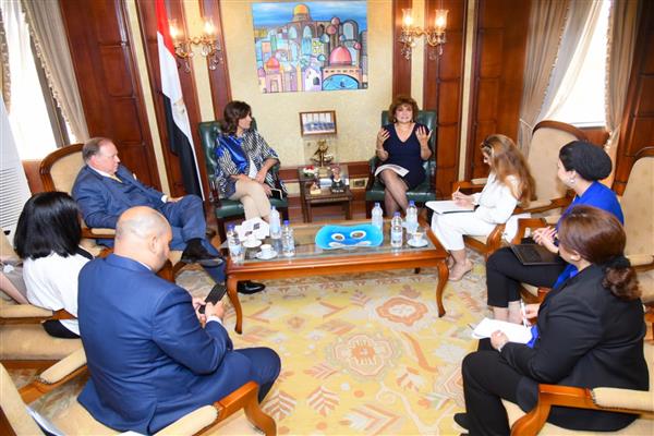 وزيرة الهجرة تبحث إطلاق حملة تبرع المصريين بأمريكا للقرى الأكثر احتياجا