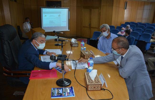 محافظ المنيا يتابع خطة تطوير وتجميل عدد من الميادين والحدائق