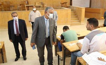 «غرباوي » يتفقد لجان امتحانات كلية التجارة بـ «جنوب الوادي»
