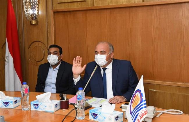 «الداودي» ينهى أزمة سائقي خطوط سير السرفيس الجديدة مع البنك الزراعي المصري والشركة الموردة
