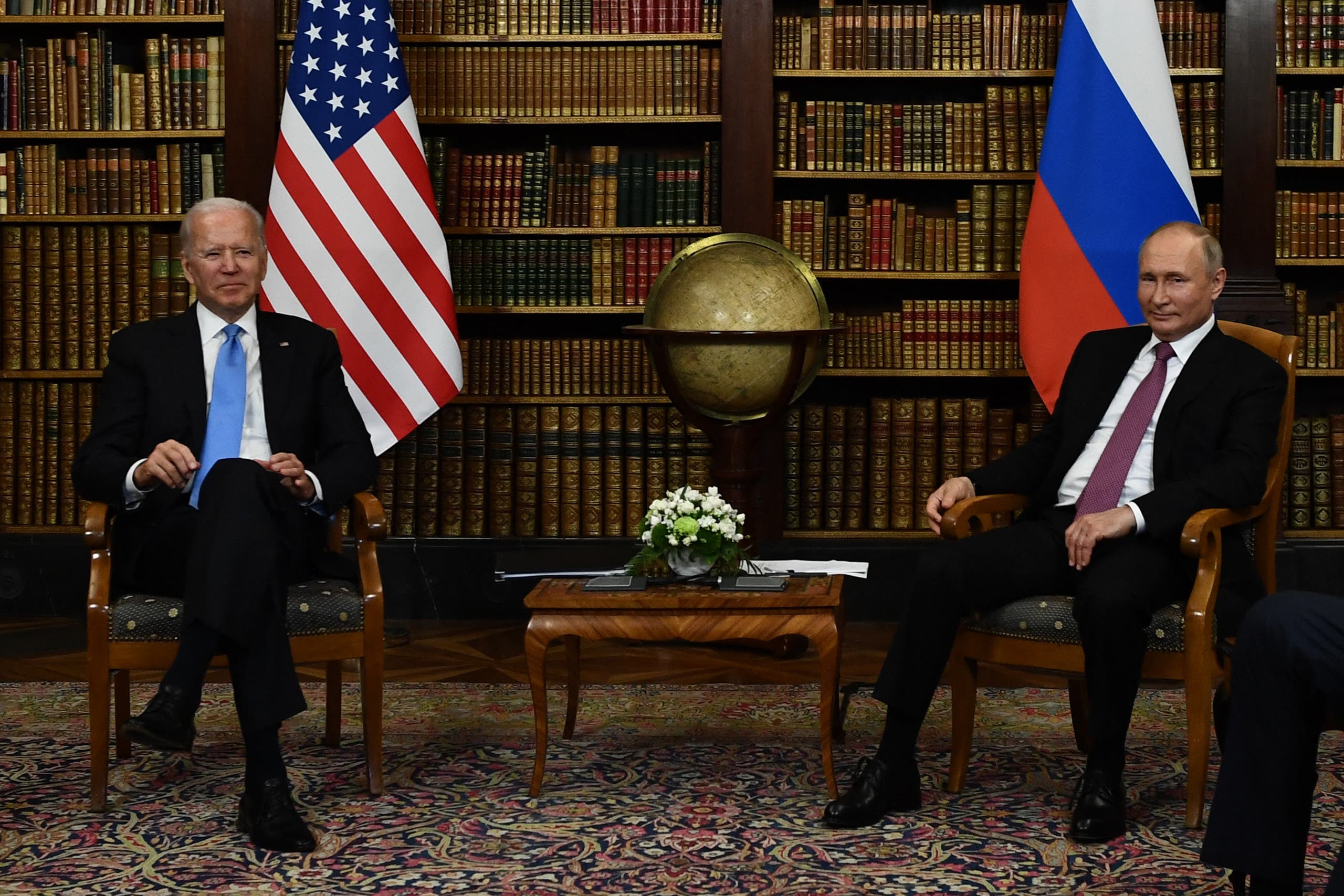 لإذابة بعض الجليد.. بوتين وبايدن يتفقان على عودة السفيرين