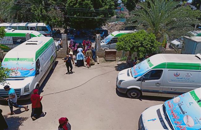 فحص 9 آلاف مواطن خلال 6 قوافل طبية بالمنيا