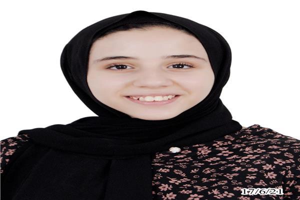 «الأولى على الإعدادية ببنى سويف»: «الفضل في تفوقى لـ والدى ووالدتى»