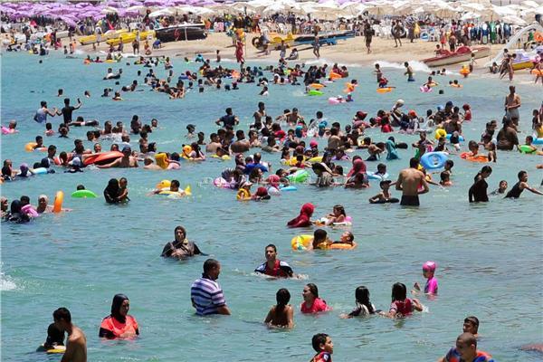 فى الإسكندرية.. خدمة الحجز الإلكترونى لتوفير سبل الراحة للمصطافين