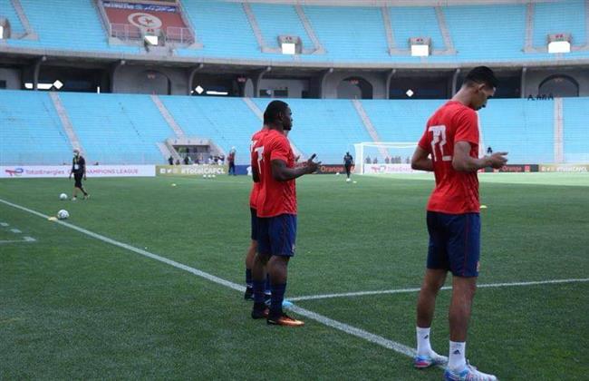 الأهلي يجري عملية الإحماء استعدادا لمباراة الترجي