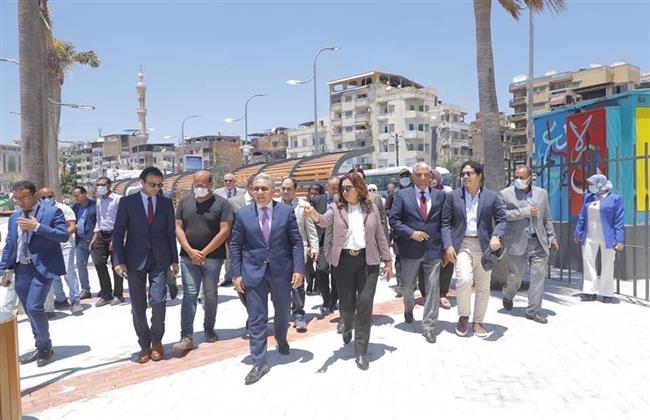 محافظ دمياط ووفد المحلية فى زيارة لمشروع تطوير حديقة بنت الشاطيء