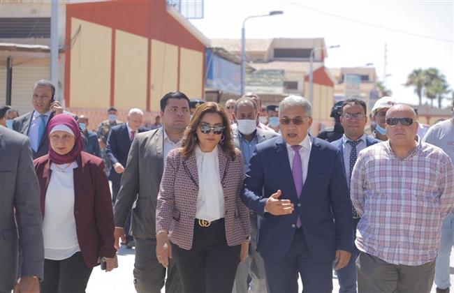 محافظ دمياط ولجنة المحلية فى زيارة لموقفى سيارات الأجرة بعزب النهضة