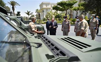   الرئيس السيسى يجتمع بوزير الدفاع ورئيس الأركان وقادة القوات المسلحة