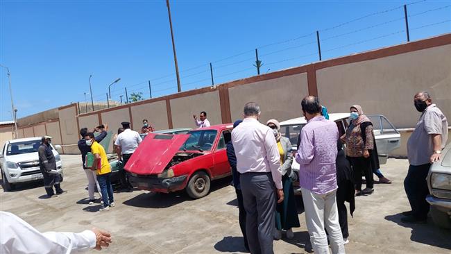 صور|| تخريد أول 5 سيارات مر عليها 20 عامًا في بورسعيد
