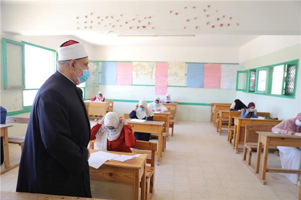 الهدوء يسود امتحانات الشهادة الثانوية للقسم الأدبى وشعبة العلوم الإسلامية
