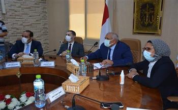 محافظ الوادي الجديد يلتقي وفد «كفر الشيخ والمنوفية» لدراسة الجذب السكاني