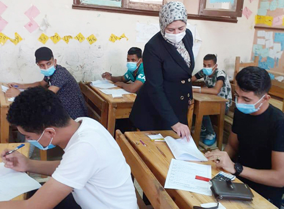 محافظ بنى سويف يتابع سير أعمال الامتحان التجريبي الثالث لطلاب الثانوية العامة