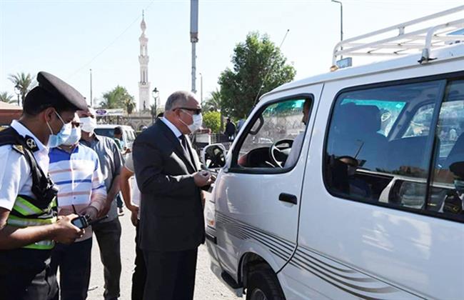 محافظ قنا ينظم المرور