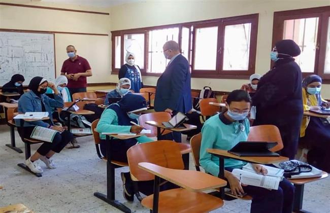 وكيل تعليم بور سعيد يتفقد الامتحان التجريبي بالمحافظة لطلاب الثانوية العامة 