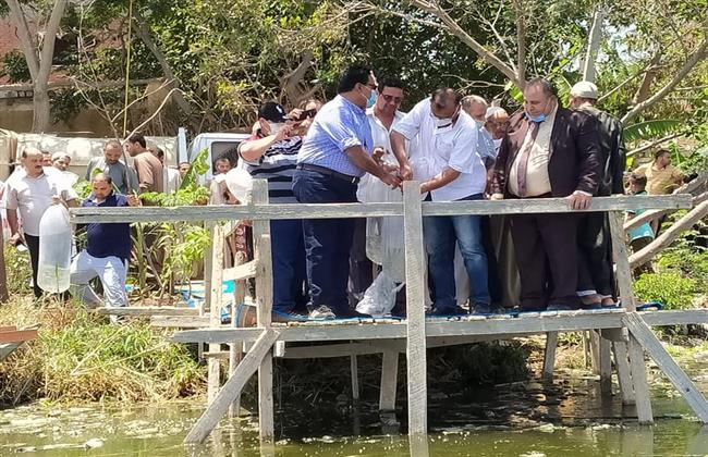  محافظ المنوفية يلقى 2 مليون زريعة سمك جديدة بالبحر الفرعوني 