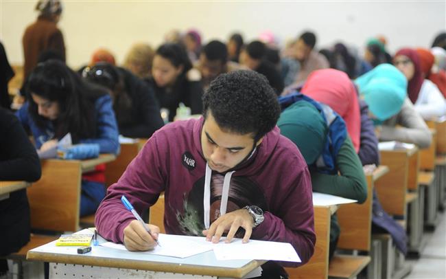  بدء الامتحان التجريبى الثالث لطلاب الثانوية العامة