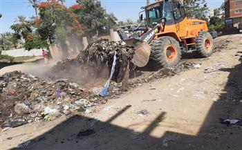 رفع 350 طن مخلفات أسفل الطريق الدائري بالهرم