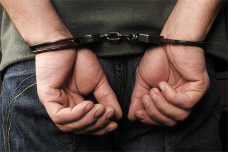 ضبط صيدلى يتعاطى مخدرات فى بث مباشر